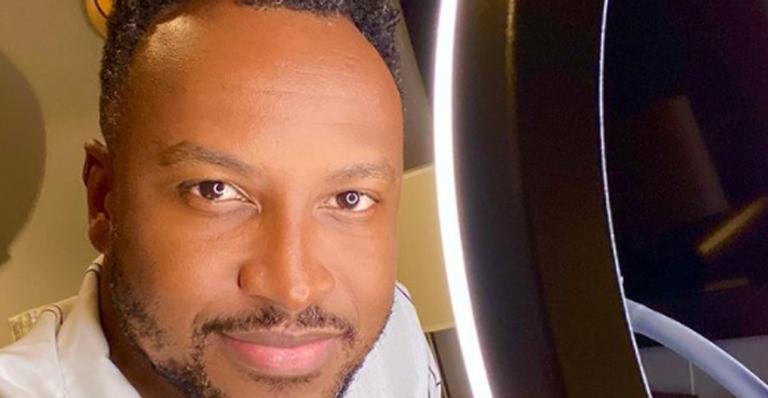 Thiaguinho fala sobre racismo e relembra: ”Não tive amigos negros na infância”