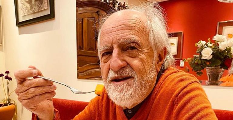Ary Fontoura emana seu astral contagiante ao surgir dançando nas redes: ”Acordei com essa energia”