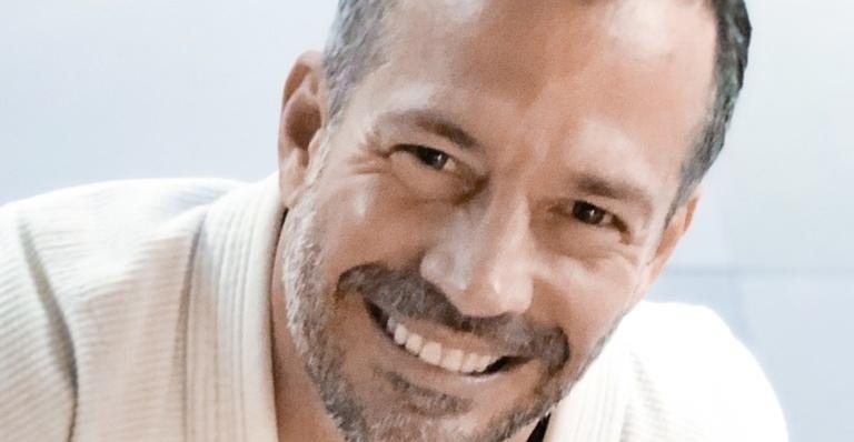 Malvino Salvador encanta ao postar foto do filho recém-nascido, Rayan