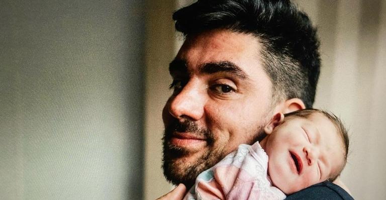 Marcelo Adnet encanta ao publicar fotos fofas com a filha, Alice