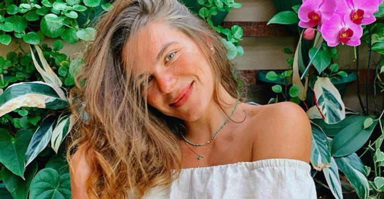 Mariana Goldfarb posa no mar e faz reflexão: ”Existem várias formas de recarregar as energias”