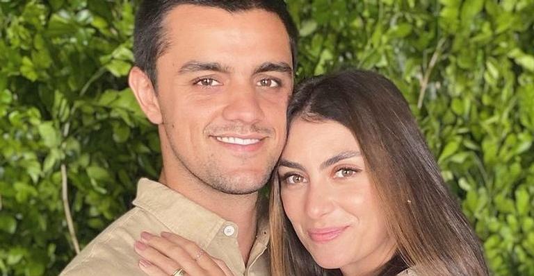 Mariana Uhlmann posa com Felipe Simas e fala sobre rotina: ”Parece que um caminhão passou em nós”