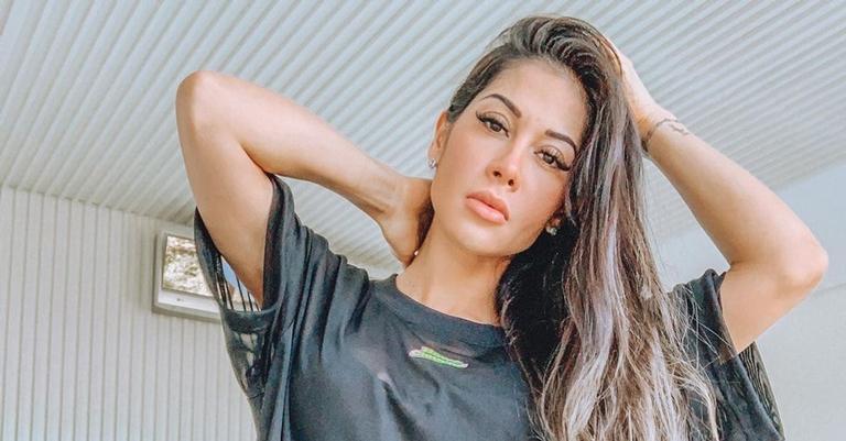 Em casa, Mayra Cardi reflete: ”Para quem não sabe o que quer qualquer coisa serve”