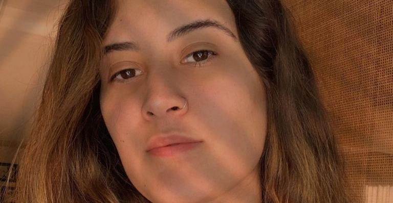 Filha gata de Fátima Bernardes esbanja curvas em clique de biquíni e web baba: ”Que corpinho!”