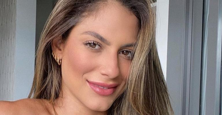 Mari Gonzalez posa belíssima de biquíni branco e para tudo com shape sarado: ”Um corpo é um corpo”