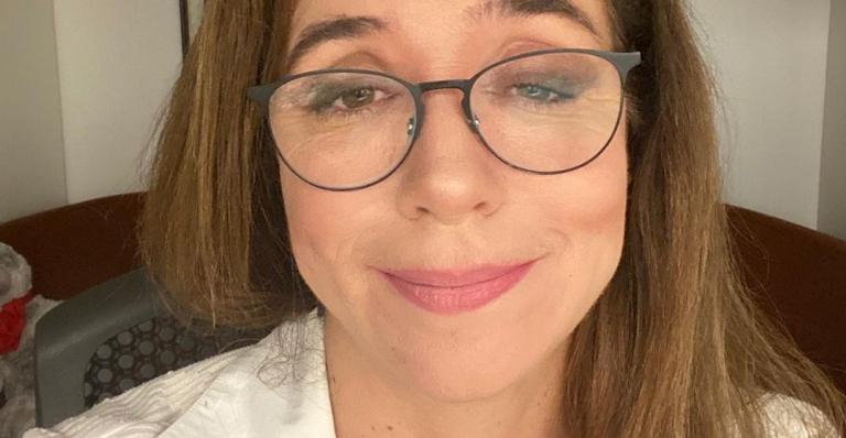 Marisa Orth brinca sobre ter conta de rede social cancelada: ”Não tenho idade”