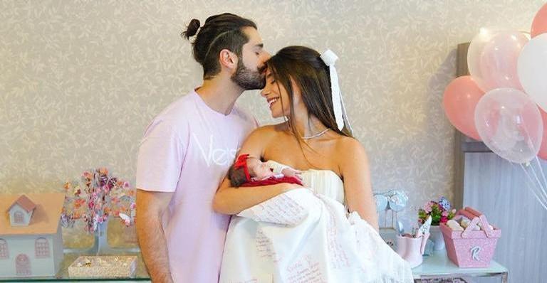 Alok se derrete ao registrar Romana Novais amamentando a filha, Raika