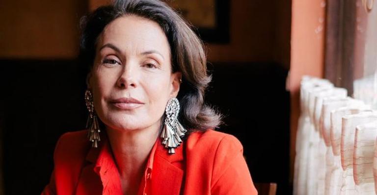 Carolina Ferraz relembra produção de tirar o fôlego e fãs não poupam elogios