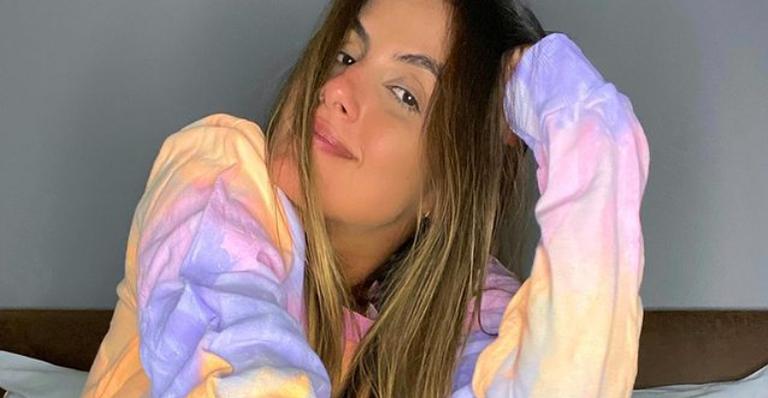 Ex-BBB Carol Peixinho esbanja alegria com sorrisão e fãs elogiam: ”Maravilhosa”
