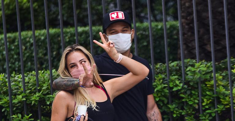 Ex-BBB Gabi Martins e Tierry são flagrados em clima de romance em São Paulo
