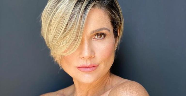 Flávia Alessandra celebra cinco anos de ‘Êta! Mundo Bom’ e relembra sua personagem na trama