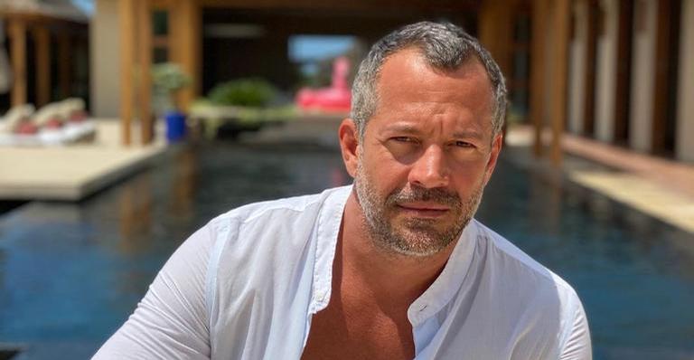 Sorridente, Malvino Salvador encanta ao posar com o filho recém-nascido, Rayan: ”Meninão”