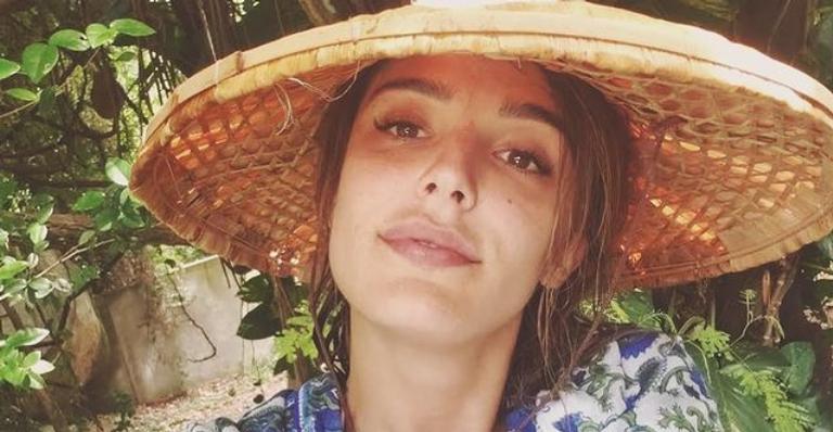 Rafa Brites posa com as irmãs ao se aventurar na natureza: ”3 irmãs no mato”
