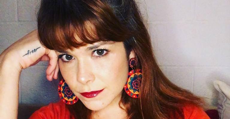 Samara Felippo radicaliza visual e surge com os cabelos grisalhos