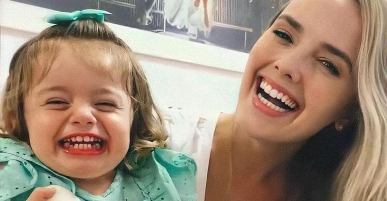 Com cliques fofos, Thaeme se derrete pela filha: ”Razão do meu melhor sorriso”