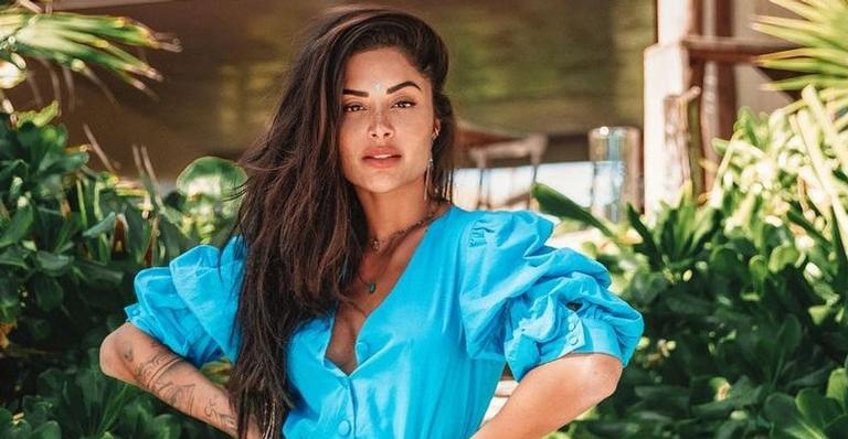 Aline Riscado dança de biquíni fio dental em cenário paradisíaco no Rio: ”Você parece de mentira!”