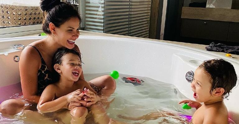 Andressa Suita publica sequência de cliques com os filhos e se declara: ”Amores da minha vida”