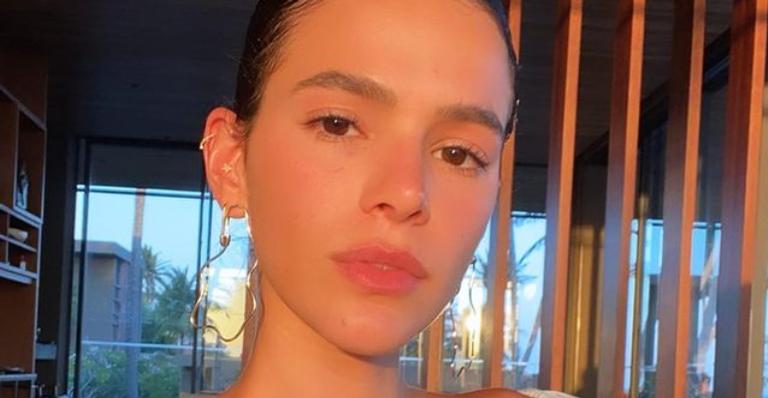 Bruna Marquezine relembra cliques de viagem para ilha privativa ao lado de amigas
