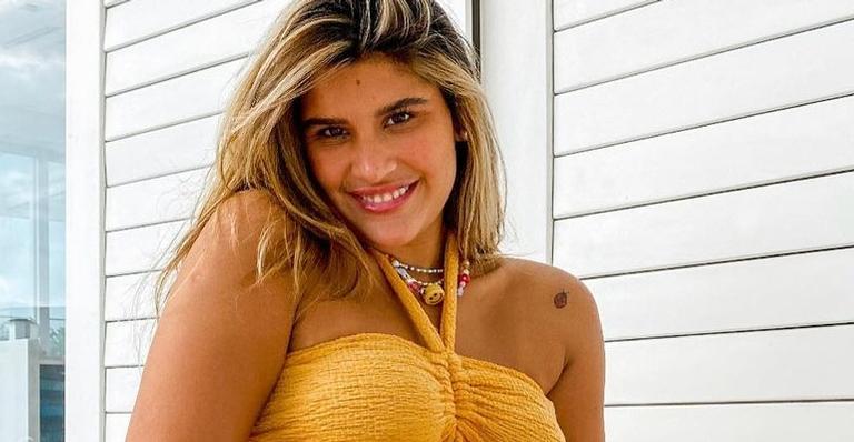 Giulia Costa posa de biquíni em barco de luxo e rouba a cena da web: ”Que mulher!”