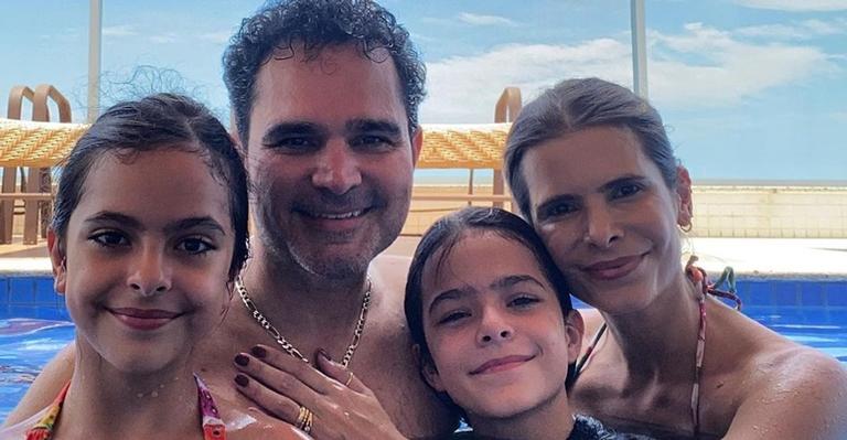 Luciano Camargo surge em momento de carinho com a filha: ”Aperto mesmo”