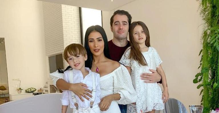 Simaria se derrete ao publicar cliques de ensaio fotográfico dos filhos: ”É tanto amor”