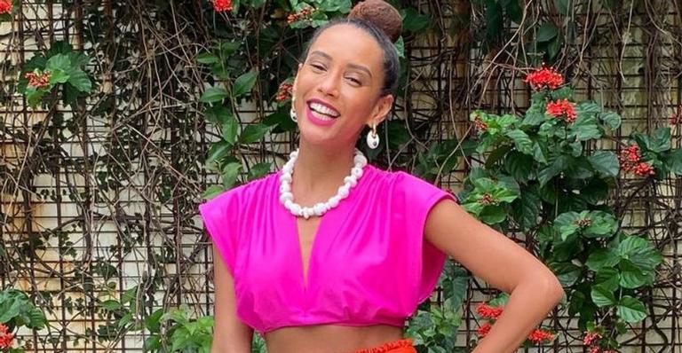 Taís Araujo surge tomando sol em sequência de selfies deslumbrantes e deixa a web babando