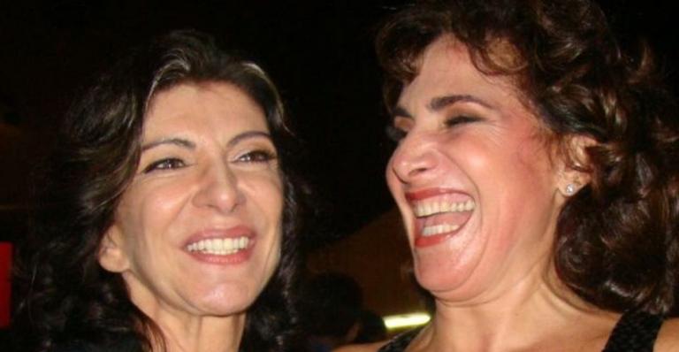 Totia Meireles relembra foto com Marília Pêra no dia em que ela completaria 78 anos: ”Saudades”