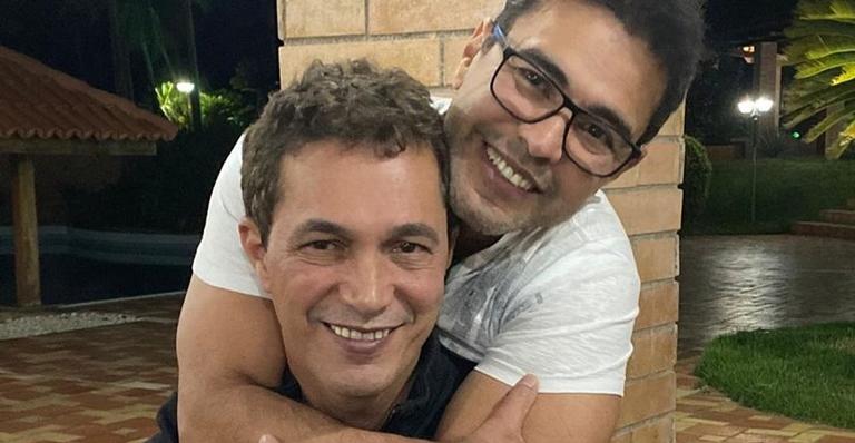 Zezé Di Camargo se declara ao irmão, Emanoel: ”Obrigado por estar sempre por perto!”