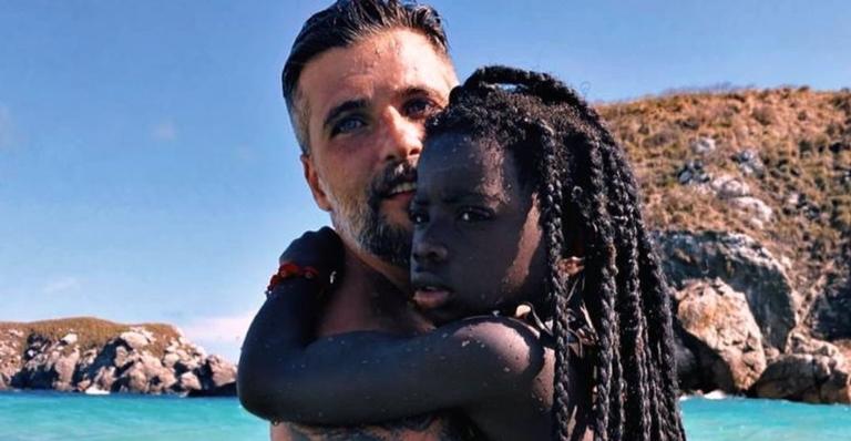 Bruno Gagliasso se declara para a filha, Titi: ”Dois corações que de tanto amor se tornam um”