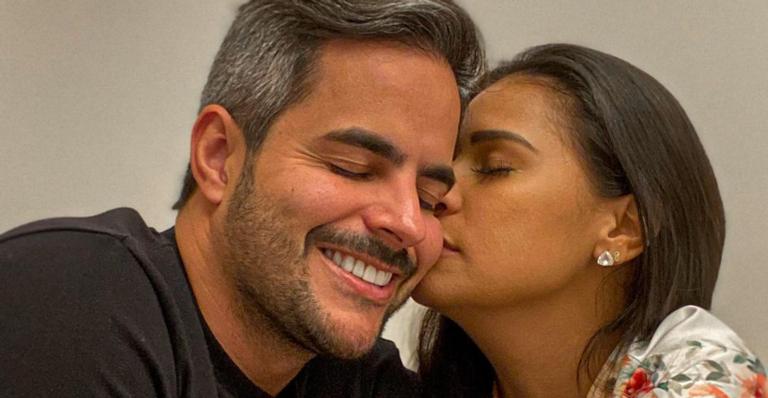 Kaká Diniz relembra cliques com Simone e se declara: ”Não me canso de te amar”