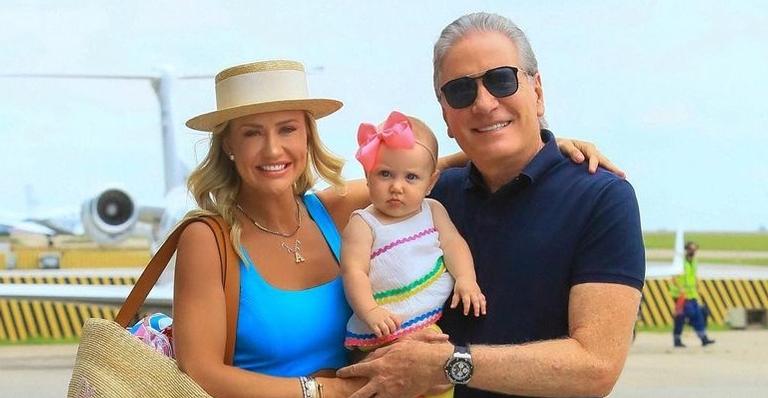 Roberto Justus se derrete com clique da esposa, das filhas e das netas juntas: ”Minhas princesas”