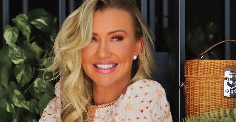 Com biquíni fio dental, Ana Paula Siebert ostenta corpaço impecável na praia: ”Deslumbrante”