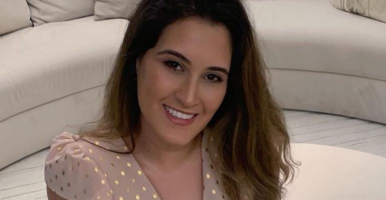 Filha de Fátima Bernardes posa com biquíni fininho na piscina e deixa web babando: ”Que corpo!”