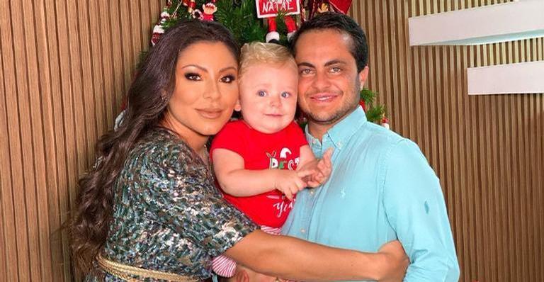 Andressa Ferreira encanta ao posar com Thammy Miranda e o filho, Bento: ”Família abençoada!”