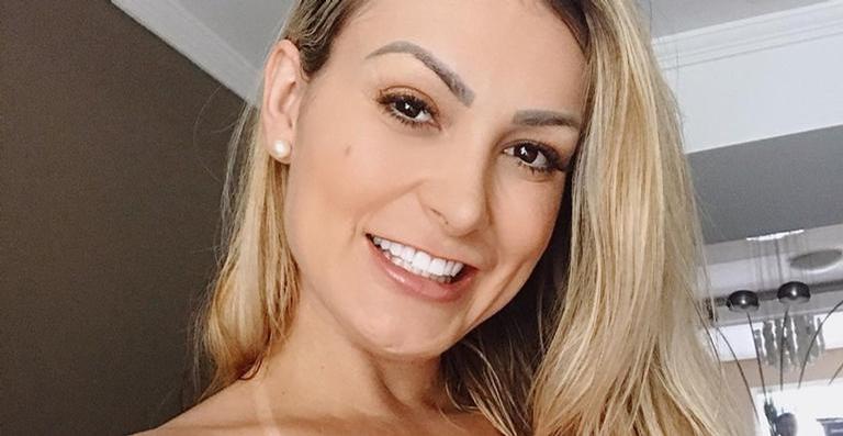 Andressa Urach surpreende a web ao surgir com novo visual: ”Loira e linda”