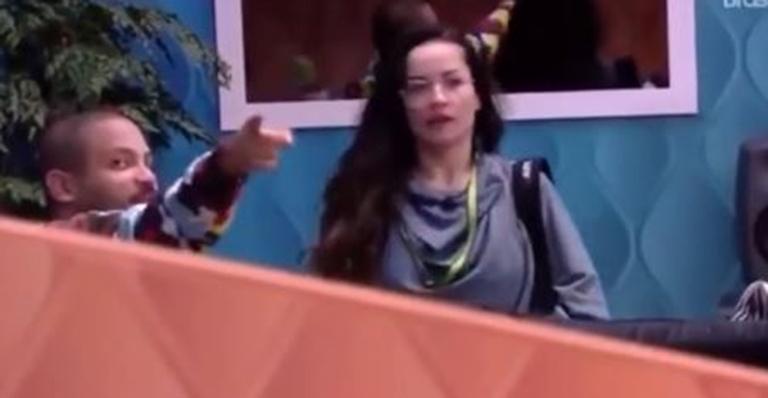 BBB21: Após erro, Projota descobre Carla Diaz e Juliette lamenta: ”Perdi o Fiuk”