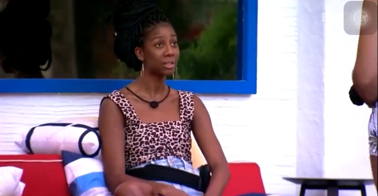 BBB21: Camilla de Lucas se emociona ao falar sobre luta dos pais para manter a família
