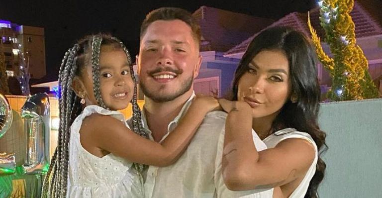 Filha de Pocah tem reação fofa ao ver a entrada da mãe no BBB21 e encanta