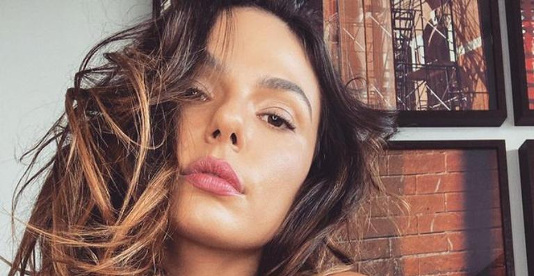 Isis Valverde abre seu álbum de fotos de viagem para a Bahia com amigos