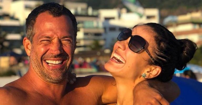 Malvino Salvador aparece treinando ao lado da esposa e brinca: ”Depois do bebê”