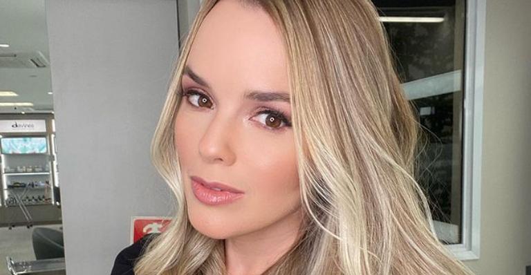 Thaeme relembra clique criativo que tirou ao lado da família na praia: ”Ficou sensacional!”