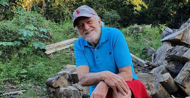 Com vídeo divertido, Ary Fontoura celebra 88 anos: ”Niver do vovô muso”