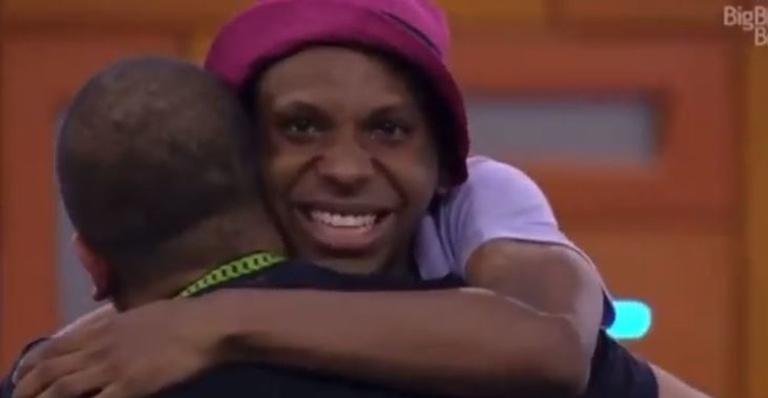 BBB21: Em dinâmica, Lucas Penteado se abre com Projota: ”Você salvou a minha vida”
