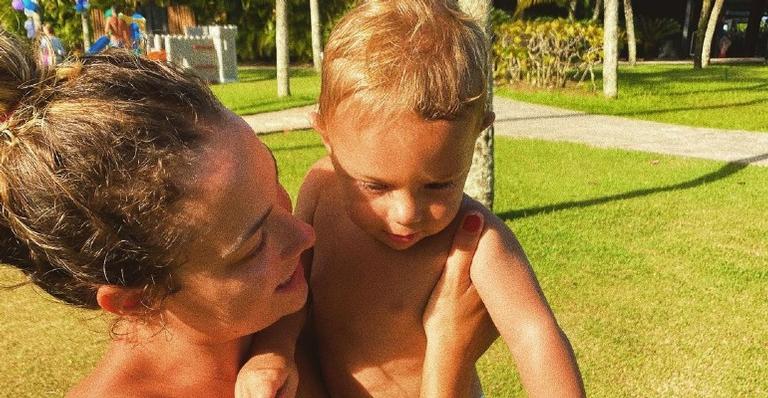 Alerta de fofura! Carol Dantas flagra Valentin dormindo e publica clique perfeito
