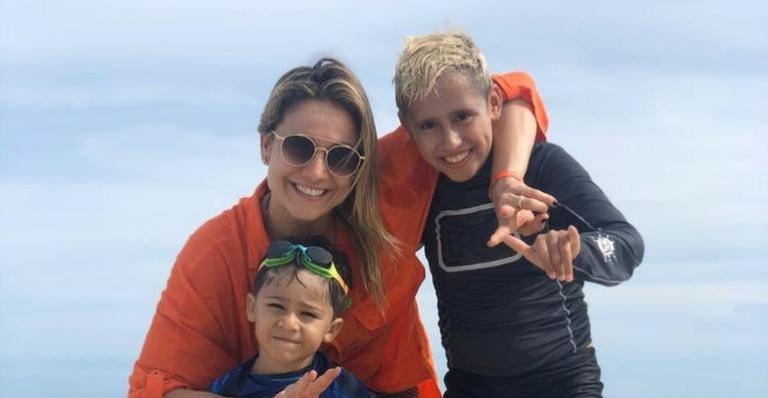 Fernanda Gentil recebe incentivo dos filhos ao malhar na praia: ”Me sinto uma heroína-guerreira”