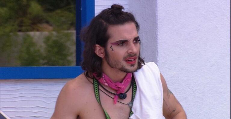 BBB21: Fiuk se irrita com brincadeira e dá emoji de cobra para sister