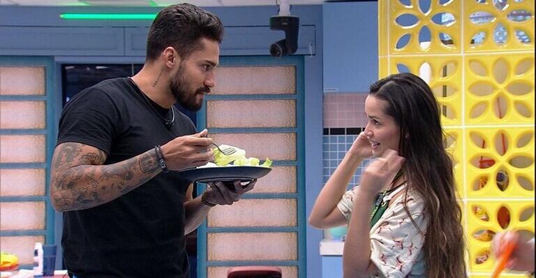 BBB21: Interessada em Fiuk, Juliette combina de fazer ciúmes para o cantor em festa