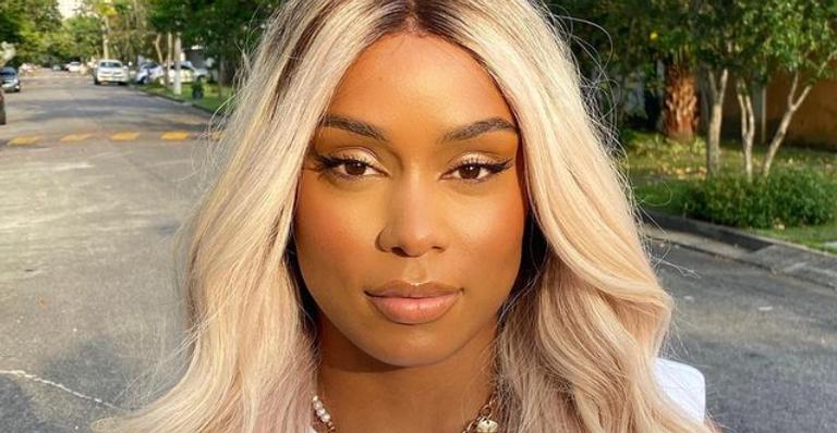MC Rebecca recebe elogios ao surgir com o cabelo rosa: ”Minha Barbie!”