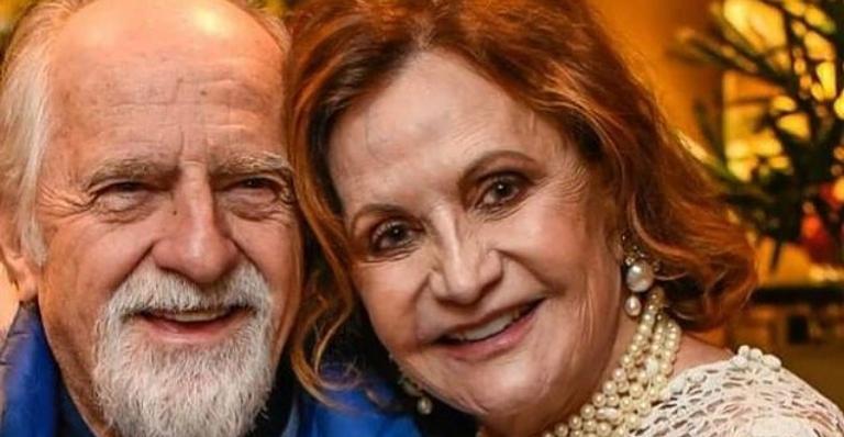 Rosamaria Murtinho presta homenagem de aniversário para Ary Fontoura