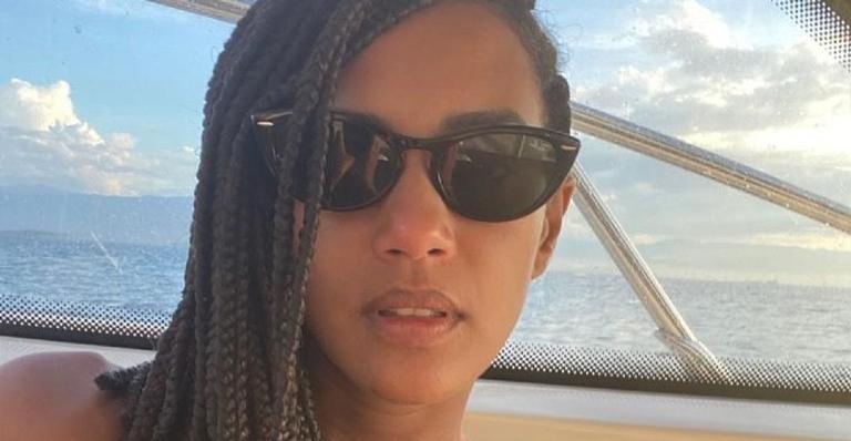 Taís Araujo deixa os seguidores boquiabertos ao posar em piscina de hotel em São Paulo
